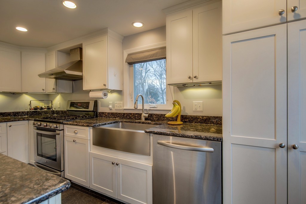 95 Hartwell Road Bedford, MA 01730 - Photo 4 of 26 Gallery Image 4