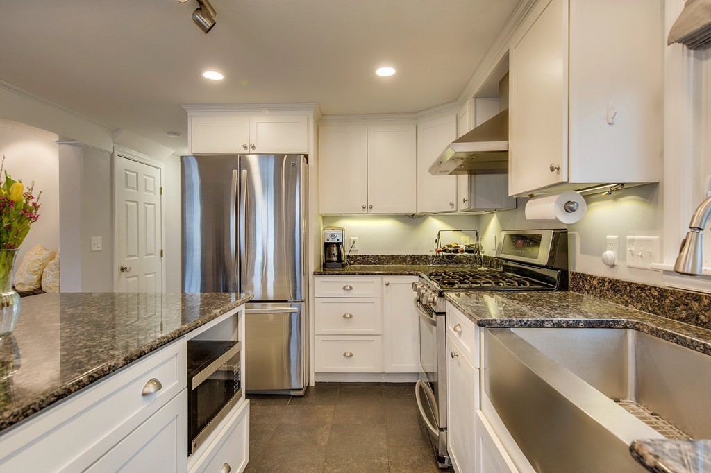 95 Hartwell Road Bedford, MA 01730 - Photo 5 of 26 Gallery Image 5