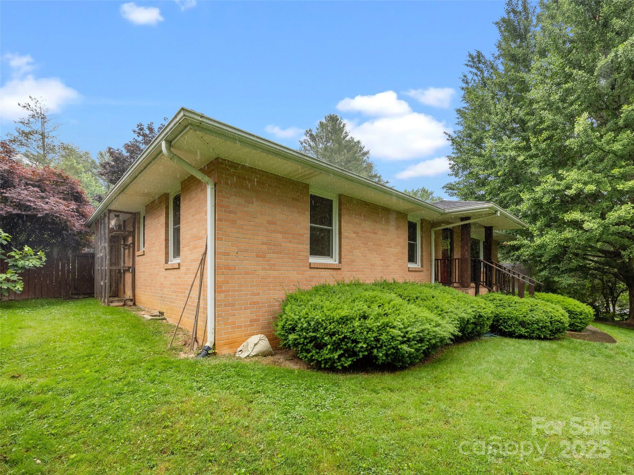 107 Edgehill Road Hendersonville, NC 28739 - Photo 10 of 48 Gallery Image 10