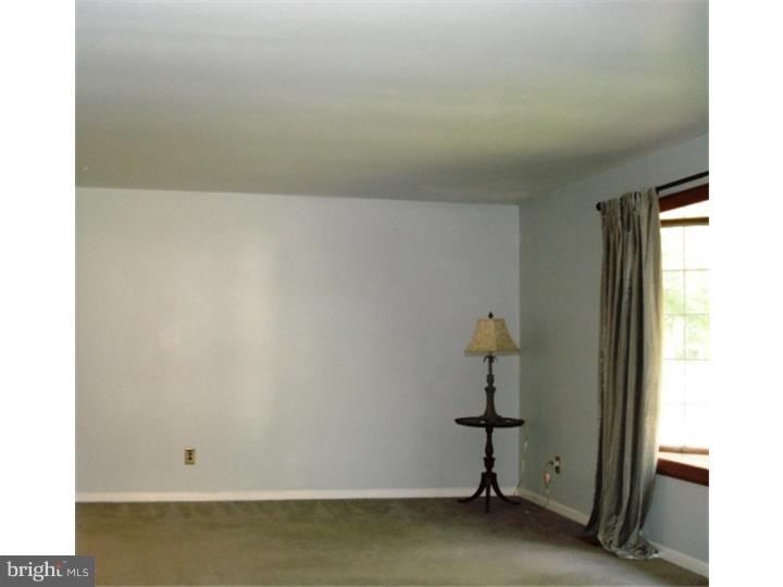 45 North Woodbury Road Pitman, NJ 08071 - Photo 5 of 25 Living Room