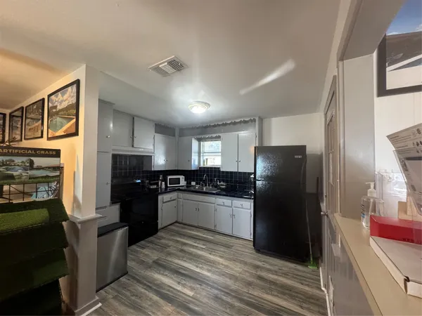 $2,500 | 5300 Highway 290, Dripping Springs, TX 78620