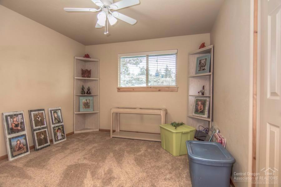 23290 Alfalfa Market Road Bend, OR 97701 - Photo 19 of 25 3rd bedroom