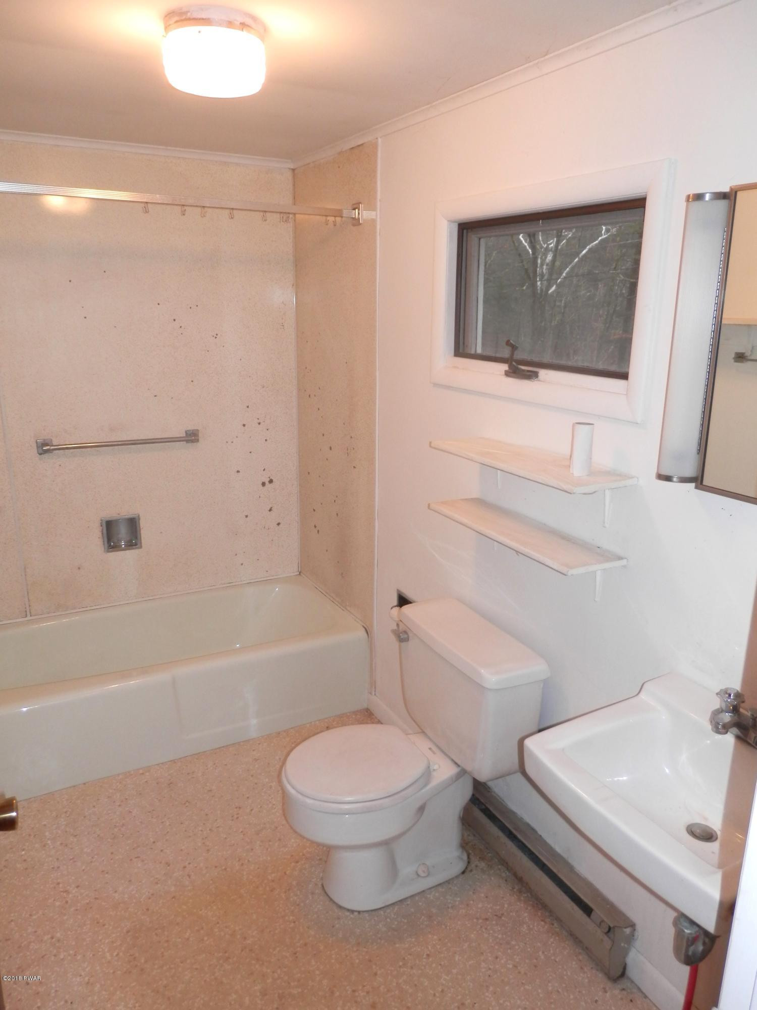 140 Hotel Road Hawley, PA 18428 - Photo 11 of 24 FULLBATH