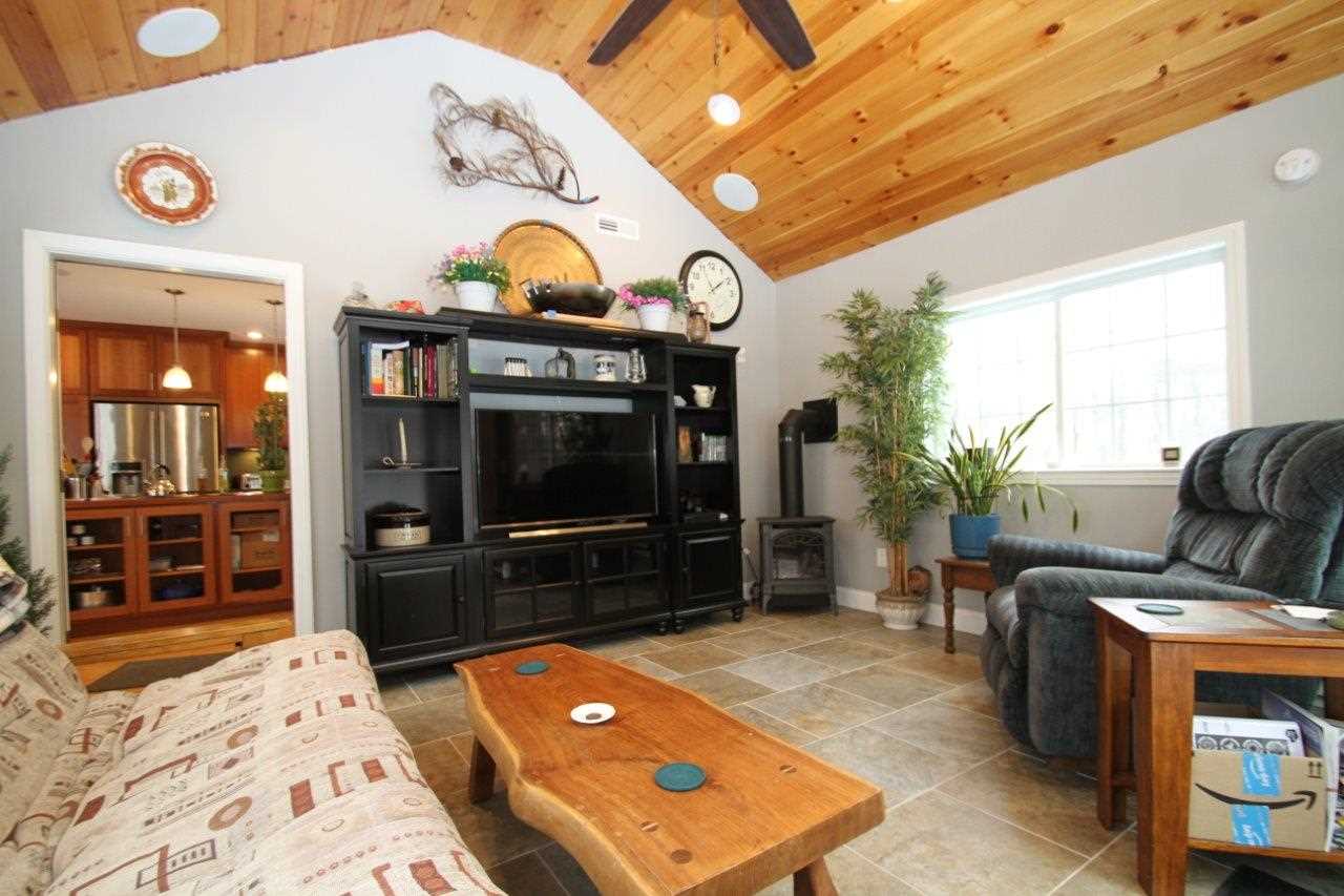 95 Tsienneto Road Derry, NH 03038 - Photo 11 of 40