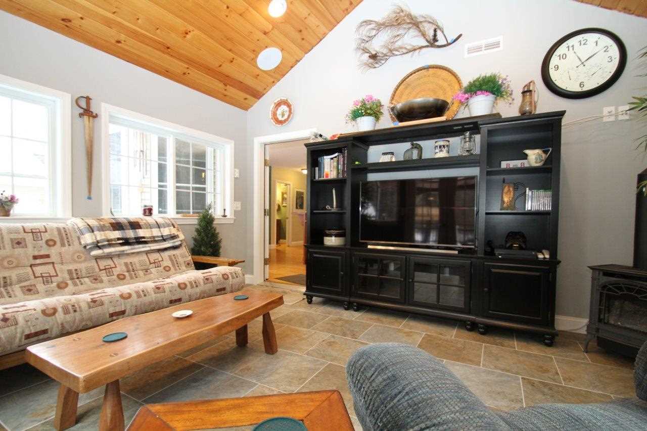 95 Tsienneto Road Derry, NH 03038 - Photo 13 of 40