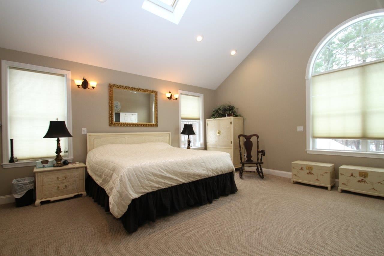 95 Tsienneto Road Derry, NH 03038 - Photo 16 of 40