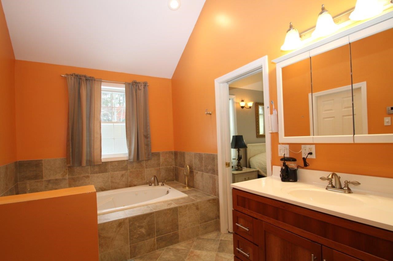 95 Tsienneto Road Derry, NH 03038 - Photo 19 of 40
