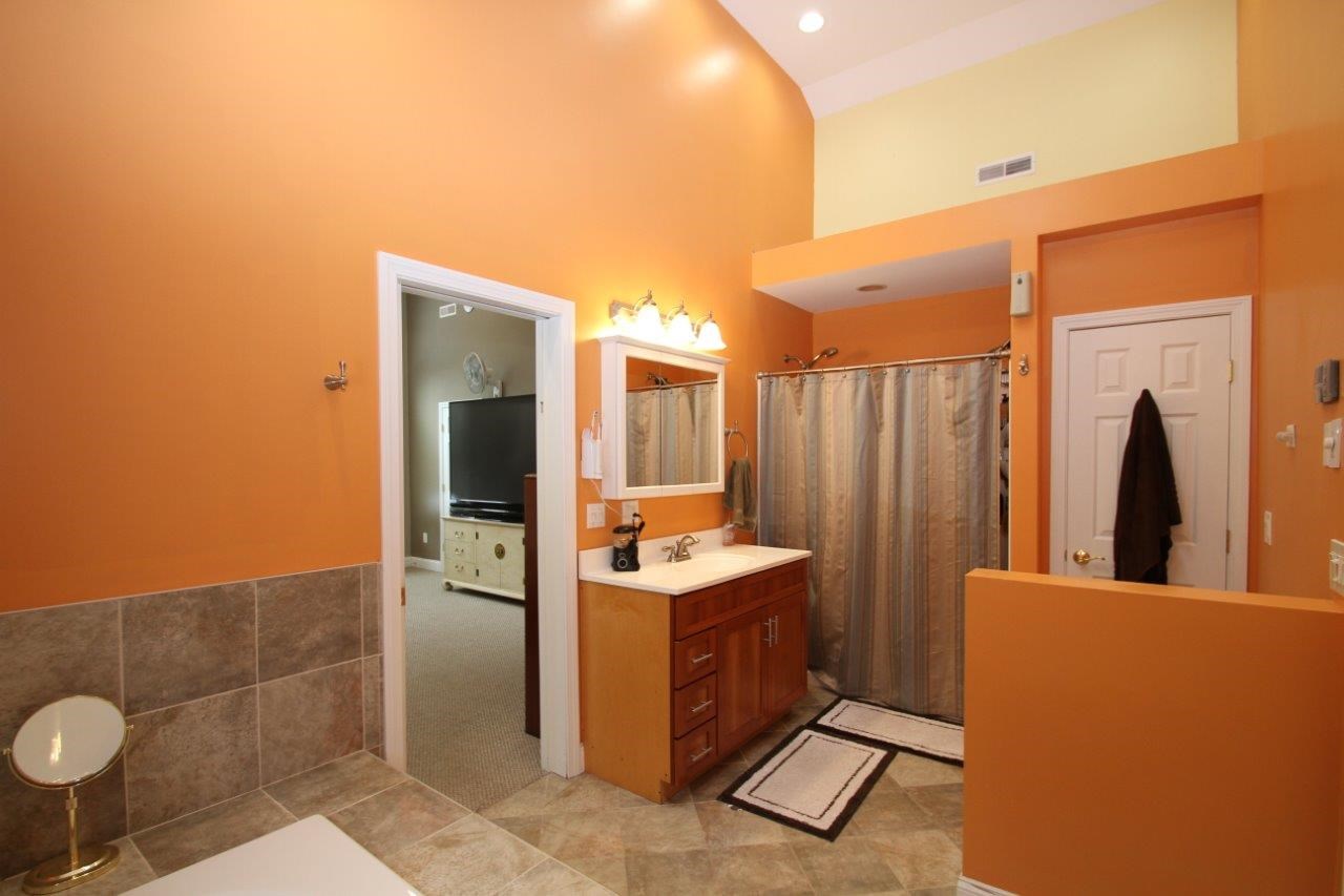 95 Tsienneto Road Derry, NH 03038 - Photo 20 of 40