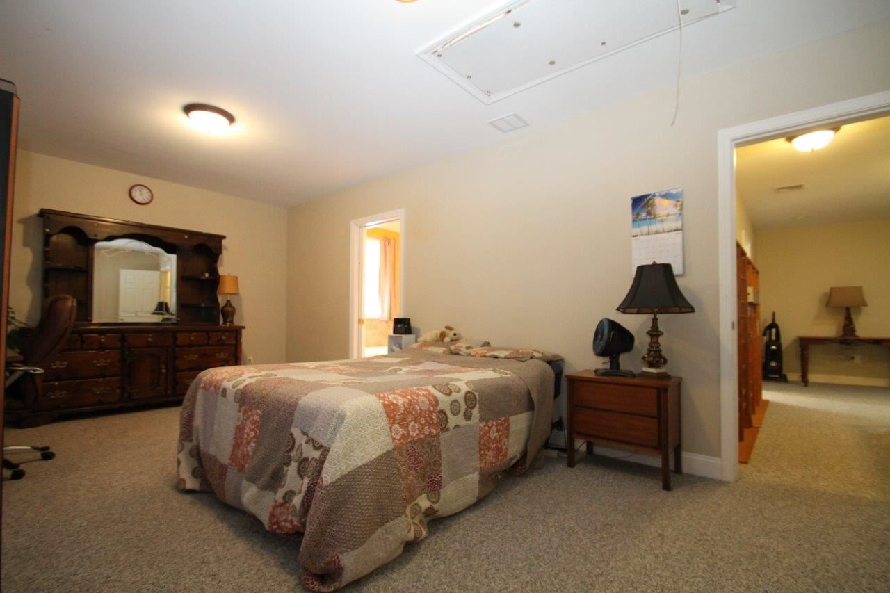 95 Tsienneto Road Derry, NH 03038 - Photo 21 of 40