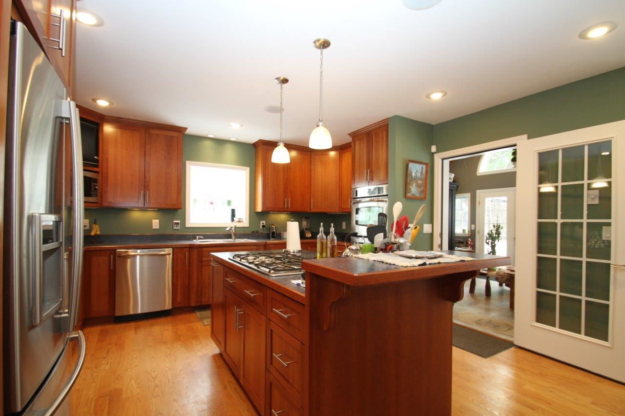 95 Tsienneto Road Derry, NH 03038 - Photo 4 of 40