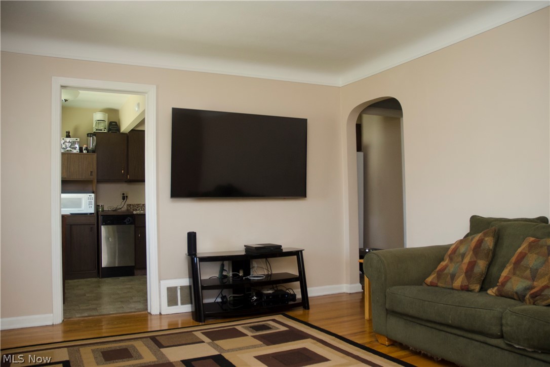 2317 Ralph Avenue Cleveland, OH 44109 - Photo 7 of 20 Gallery Image 7