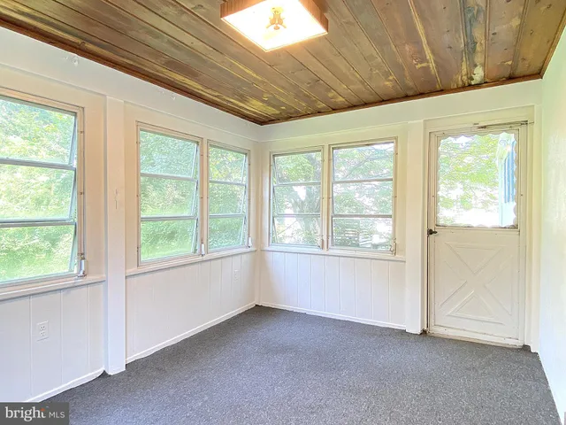 a view of an empty room and closet