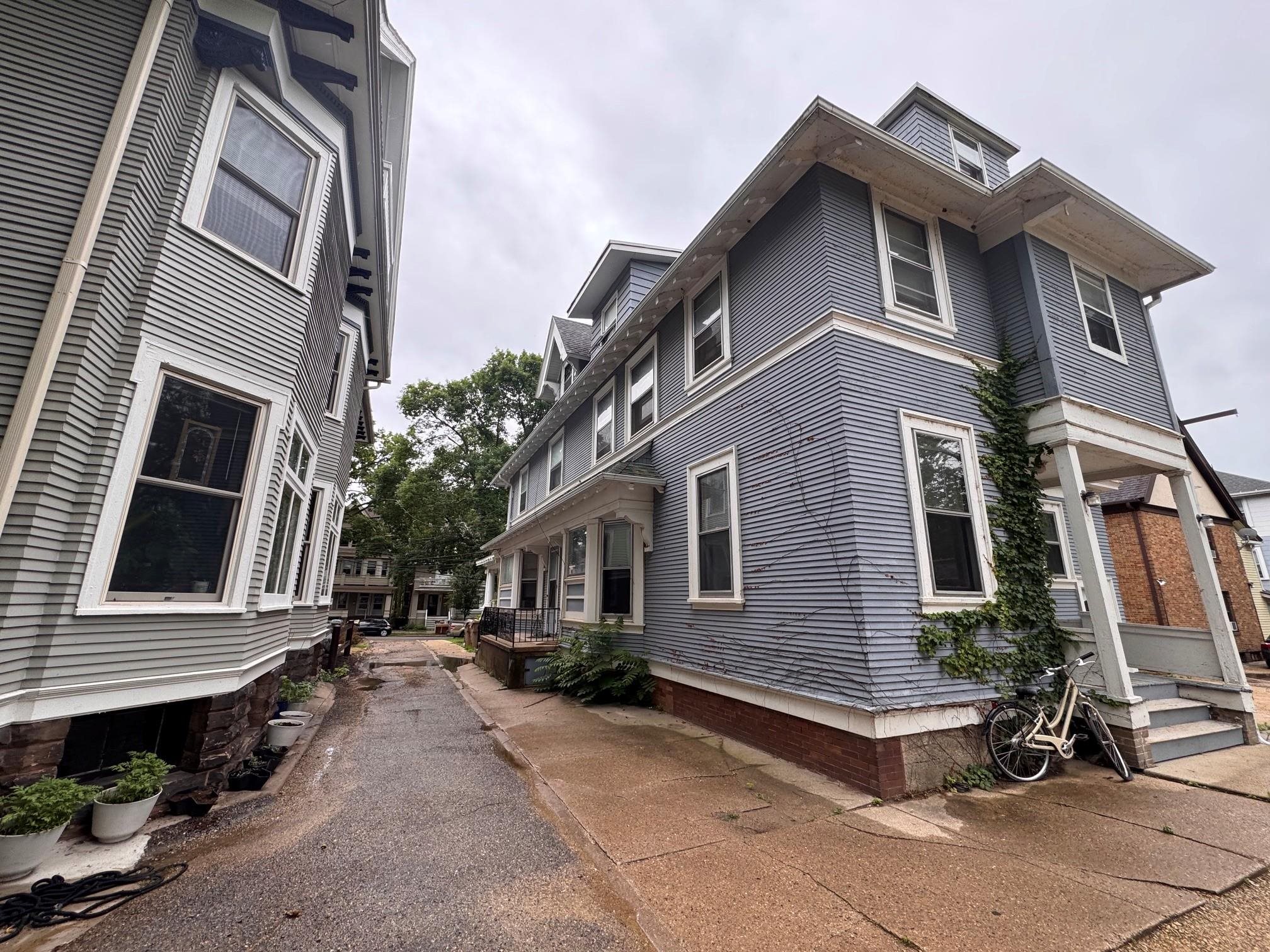 932 Spaight Street Madison, WI 53703 - Photo 11 of 29
