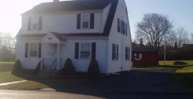 $2,500 | 76 Houlton Street, Unit 1, Swansea, MA 02777