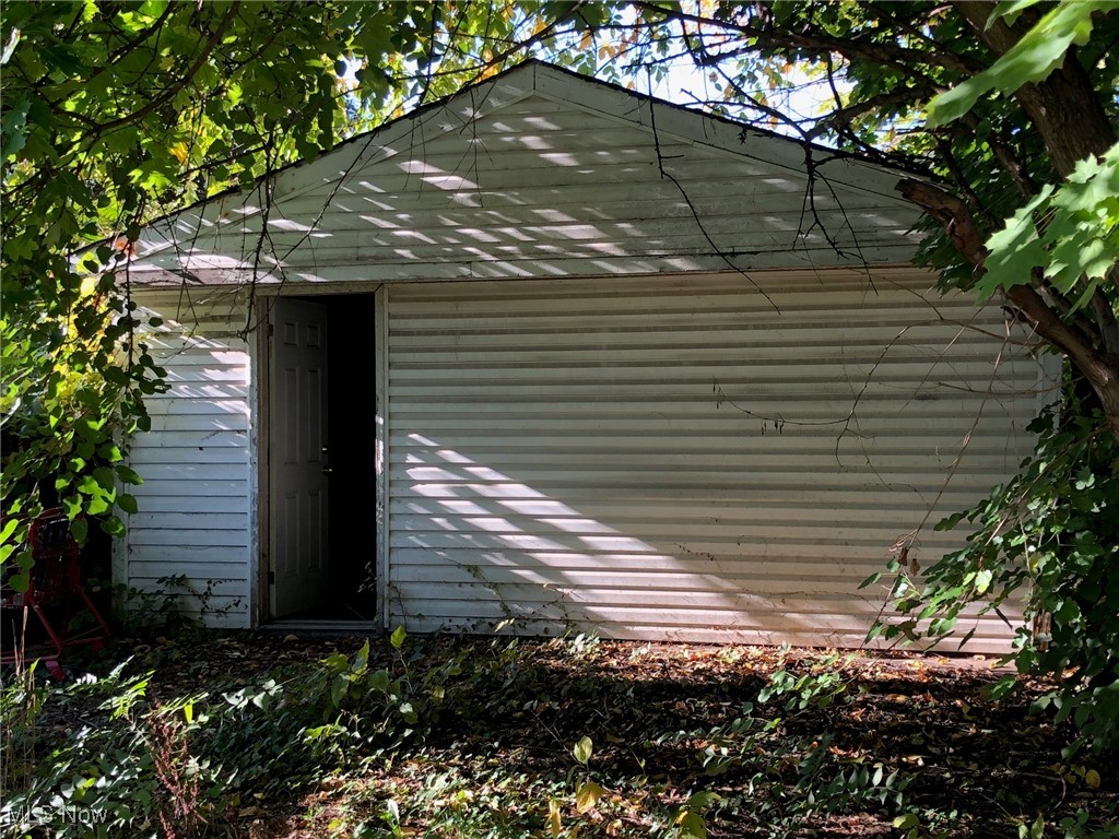 7420 Spafford Road Cleveland, OH 44105 - Photo 14 of 39 Garage view from the back yard