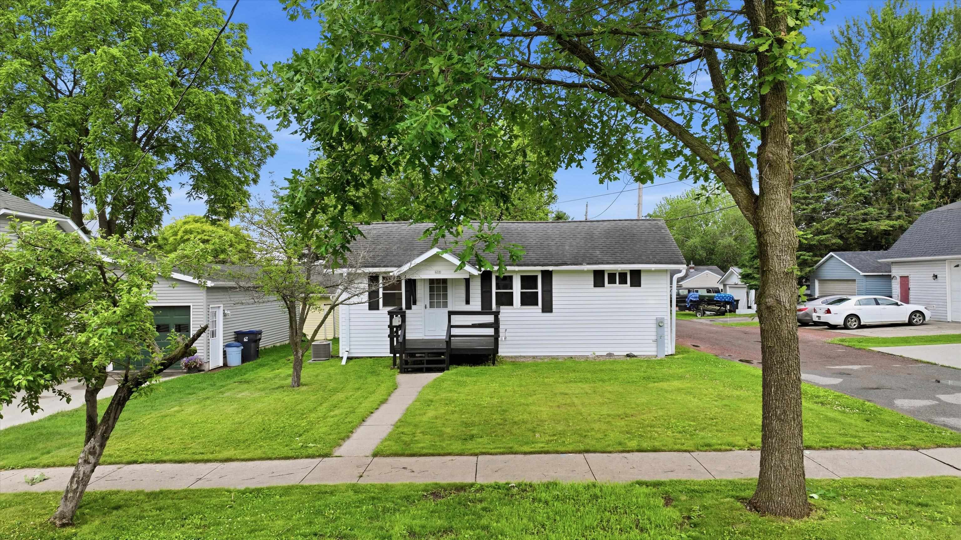 608 East 9th Street Marshfield, WI 54449 - Photo 1 of 25
