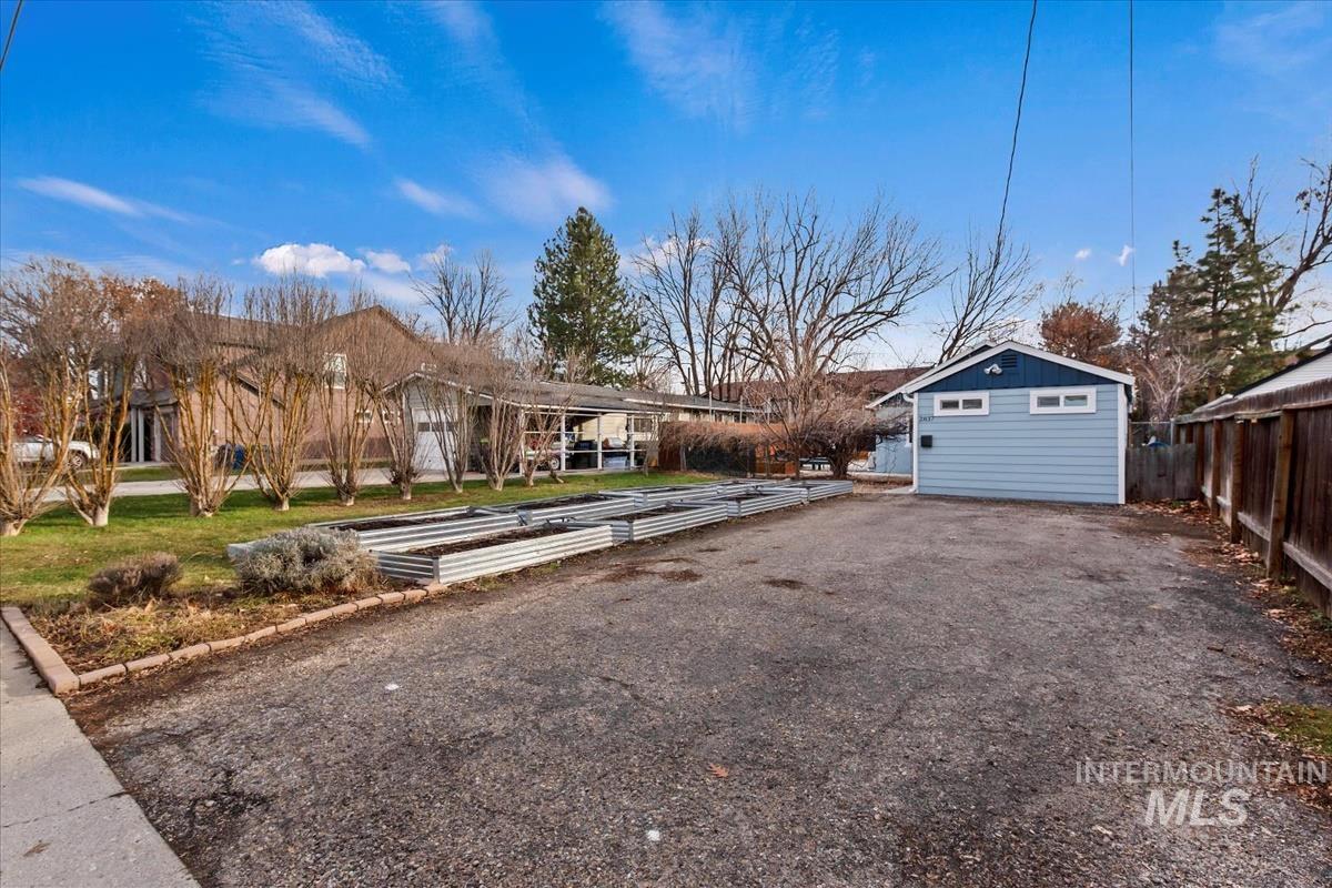2837 Ona Street Boise, ID 83705 - Photo 3 of 26 View of front of house with an outdoor structure and a residential view