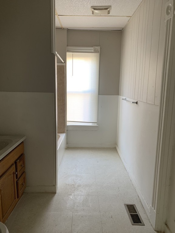 1446-1450 Dwight Street Springfield, MA 01107 - Photo 10 of 17 Gallery Image 10