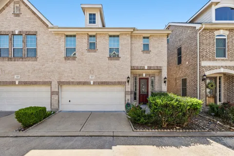 $349,900 | 3207 Holly Shores Drive, Houston, TX 77042