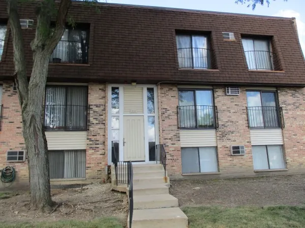$1,900 | 203 North Waters Edge Drive, Unit 202, Glendale Heights, IL 60139