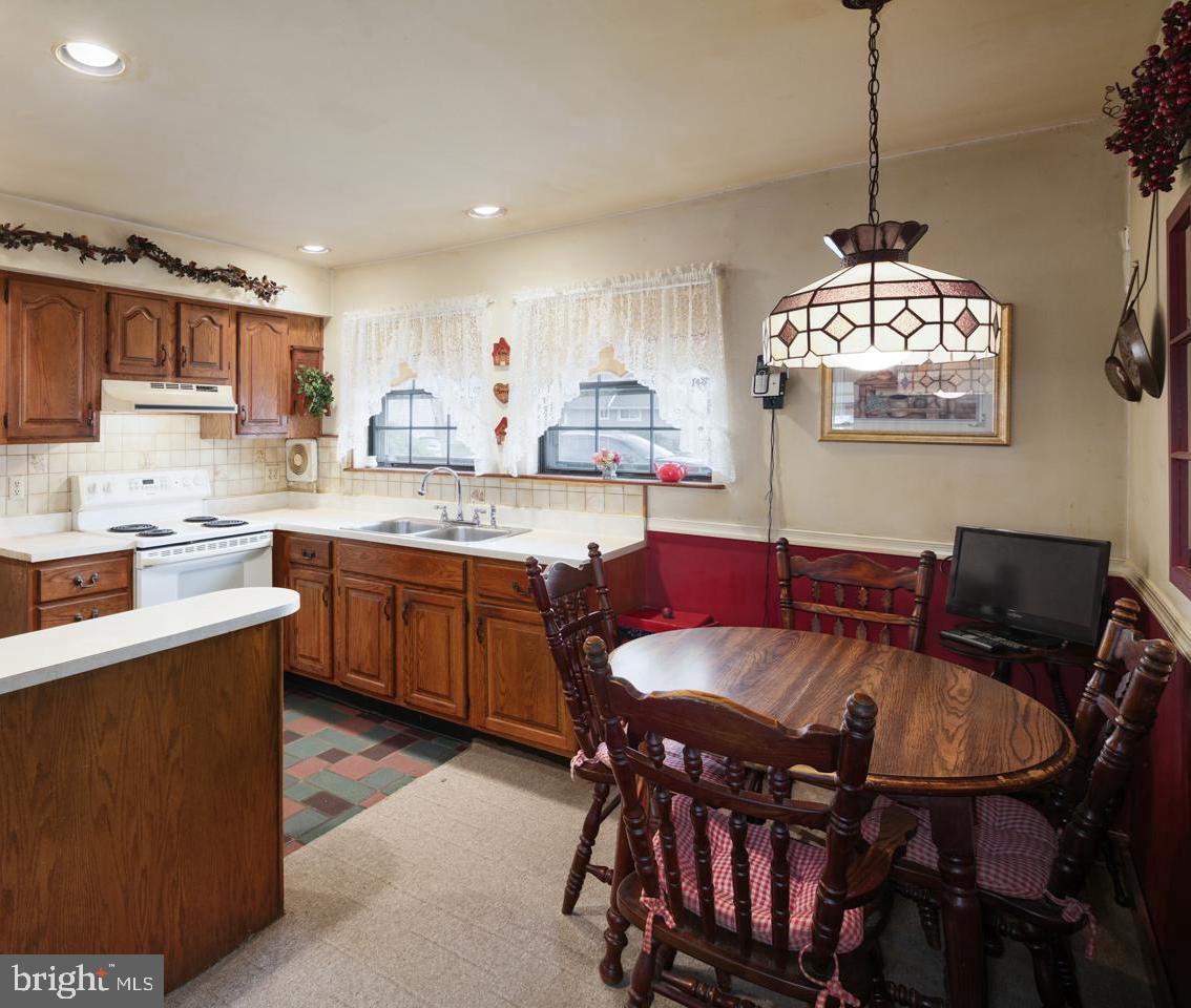 9317 Andover Road Philadelphia, PA 19114 - Photo 3 of 10 Kitchen