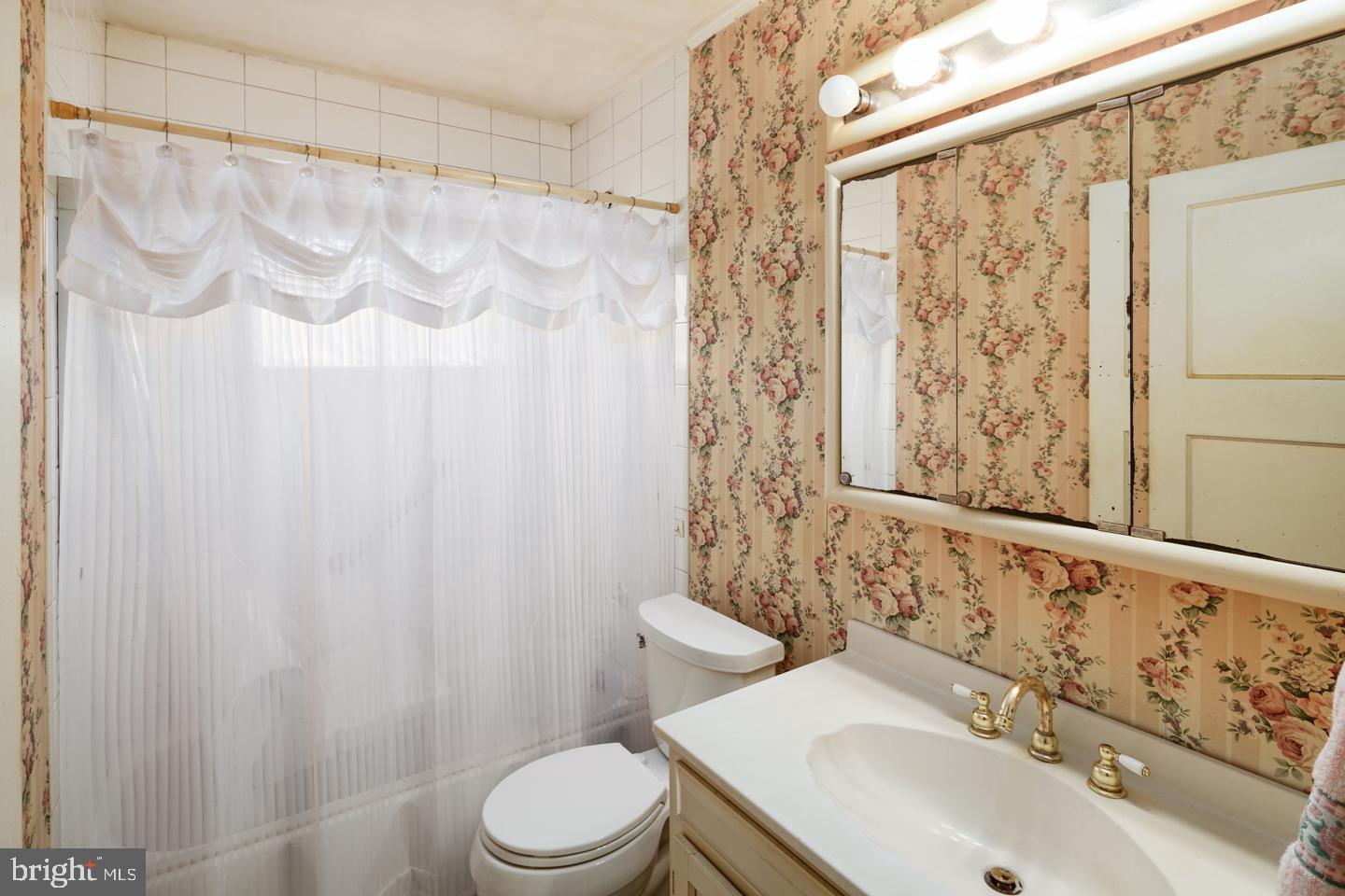 9317 Andover Road Philadelphia, PA 19114 - Photo 6 of 10 Bathroom