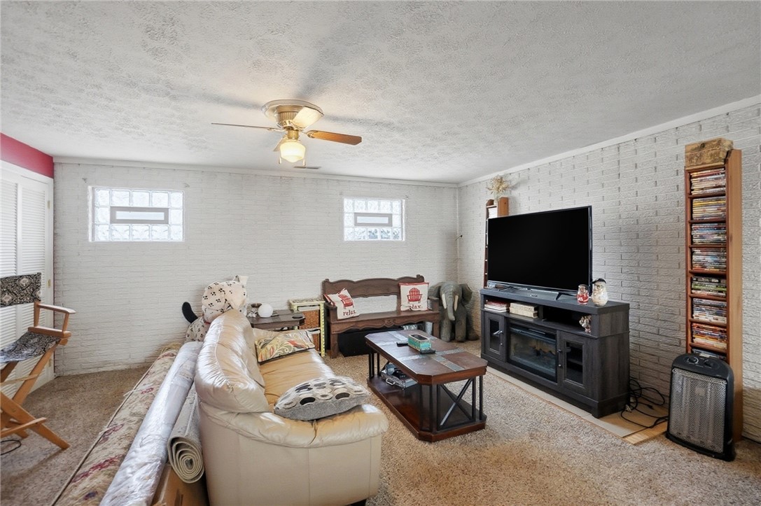 4780 Old Salem Road Englewood, OH 45322 - Photo 21 of 30 This inviting living space features warm neutral tones and bright natural light.