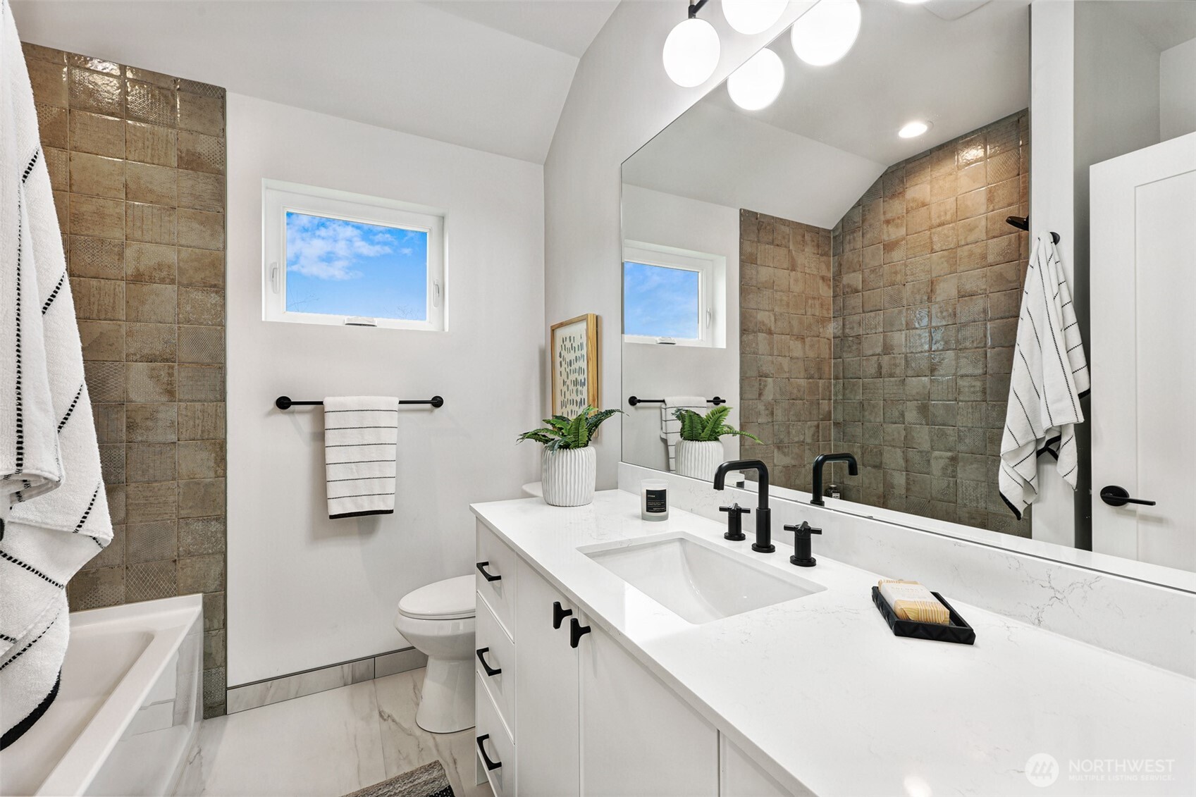 2006 B 19th Avenue South Seattle, WA 98144 - Photo 18 of 32