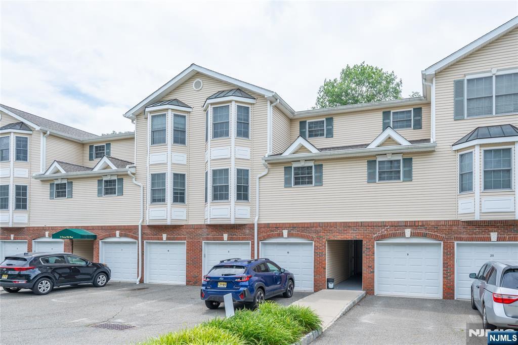 30-08 Federal Hill Road, Unit 8 Pompton Lakes, NJ 07442 - Photo 3 of 34
