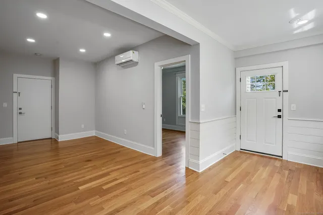 $2,300 | 30 Fairmont Place, Shelton, CT 06484