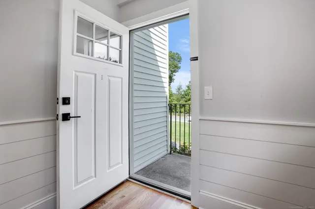 $2,300 | 30 Fairmont Place, Shelton, CT 06484