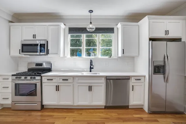 $2,300 | 30 Fairmont Place, Shelton, CT 06484