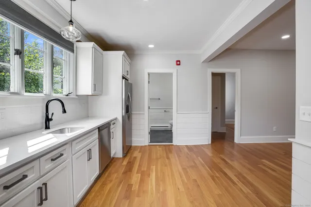 $2,300 | 30 Fairmont Place, Shelton, CT 06484