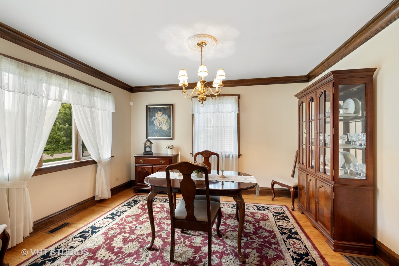 380 Shenstone Road Riverside, IL 60546 - Photo 4 of 15