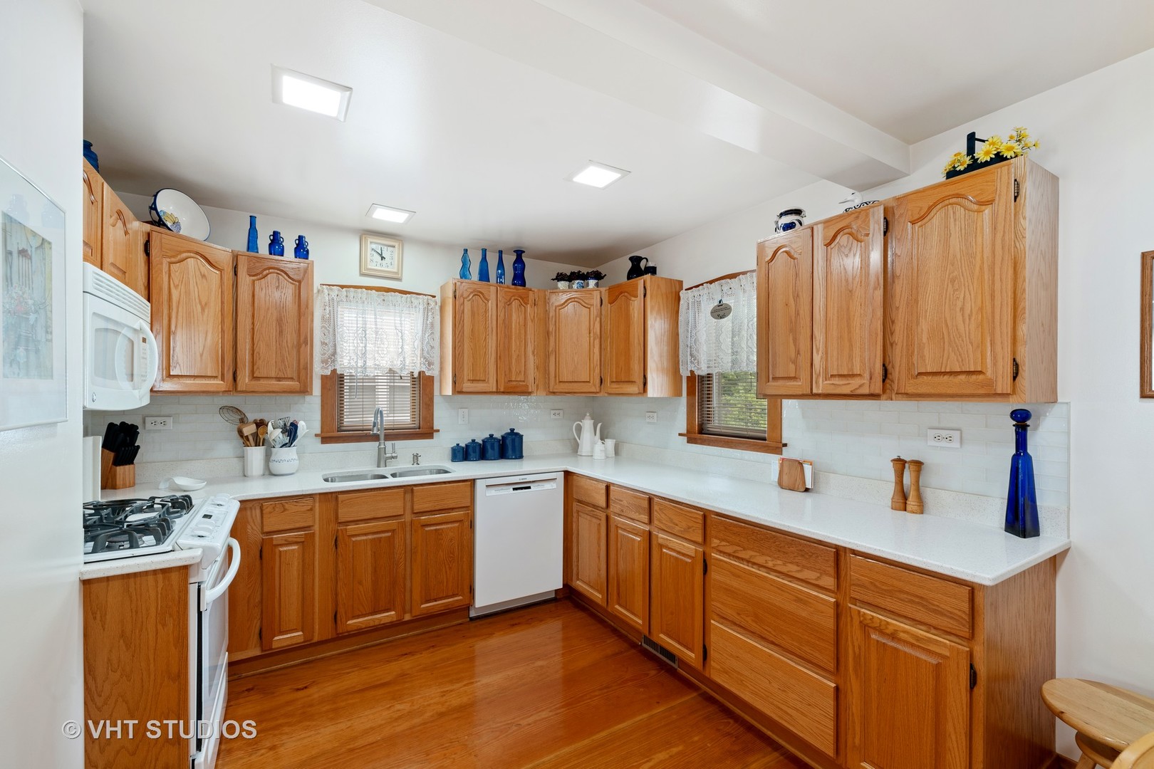 380 Shenstone Road Riverside, IL 60546 - Photo 5 of 15