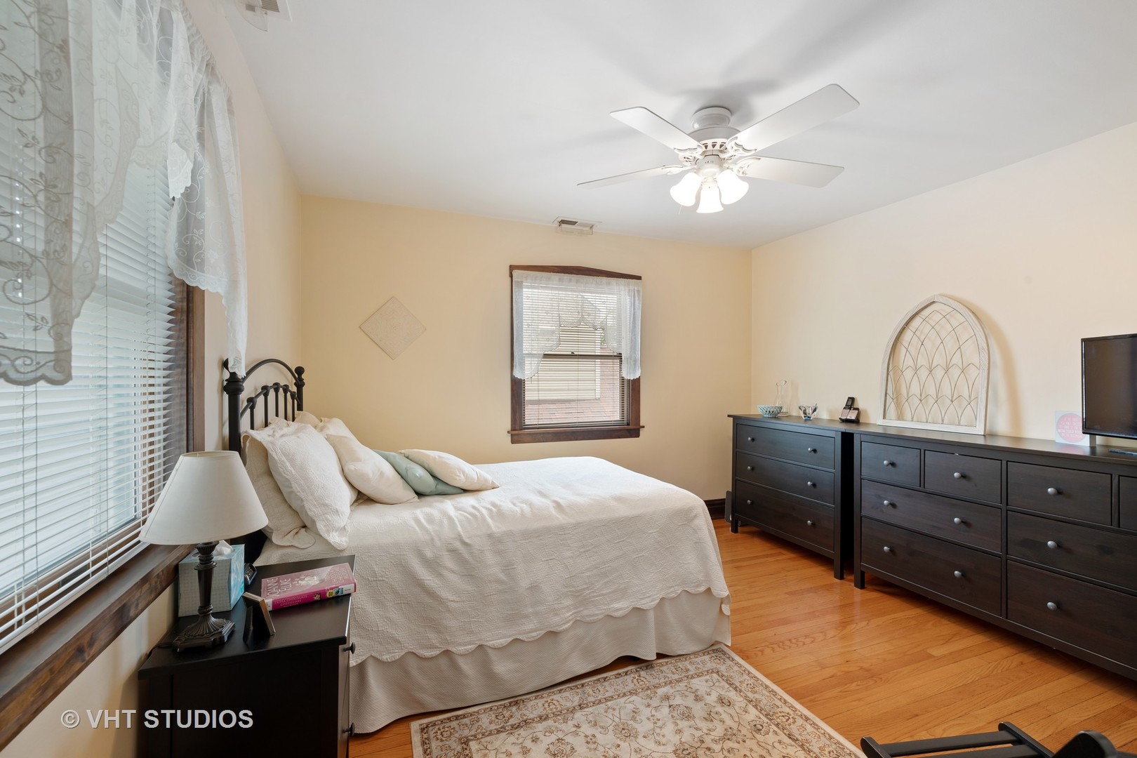 380 Shenstone Road Riverside, IL 60546 - Photo 8 of 15