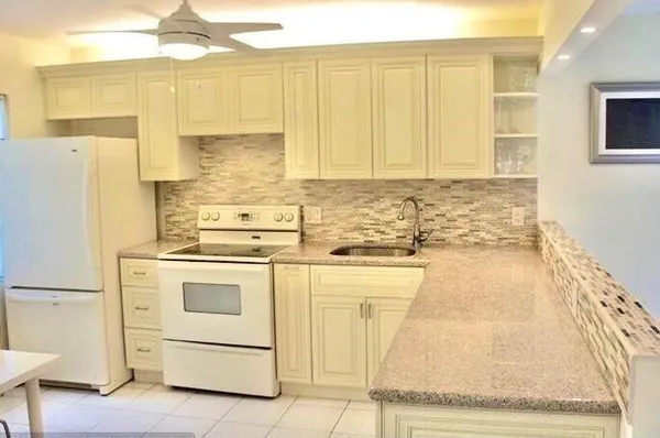 $2,500 | 8535 Casa Del Lago, Unit A, Boca Raton, FL 33433