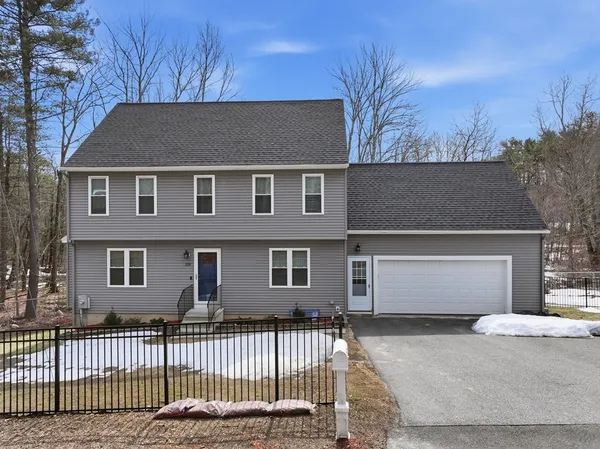 $649,900 | 129 Quinapoxet Street, Holden, MA 01522