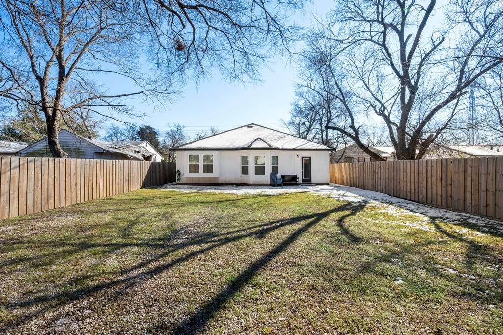 2815 East Overton Road Dallas, TX 75216 - Photo 22 of 23 a swimming pool with wooden fence