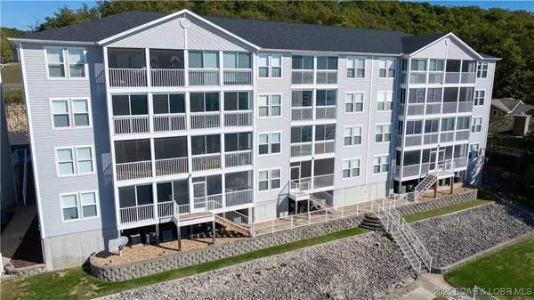 $337,500 | 28624 Gravois Village Lane, Unit 1301, Rocky Mount, MO 65072