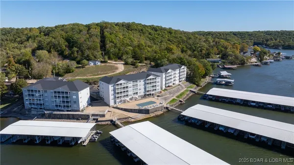 $337,500 | 28624 Gravois Village Lane, Unit 1301, Rocky Mount, MO 65072