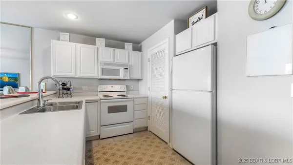 $337,500 | 28624 Gravois Village Lane, Unit 1301, Rocky Mount, MO 65072