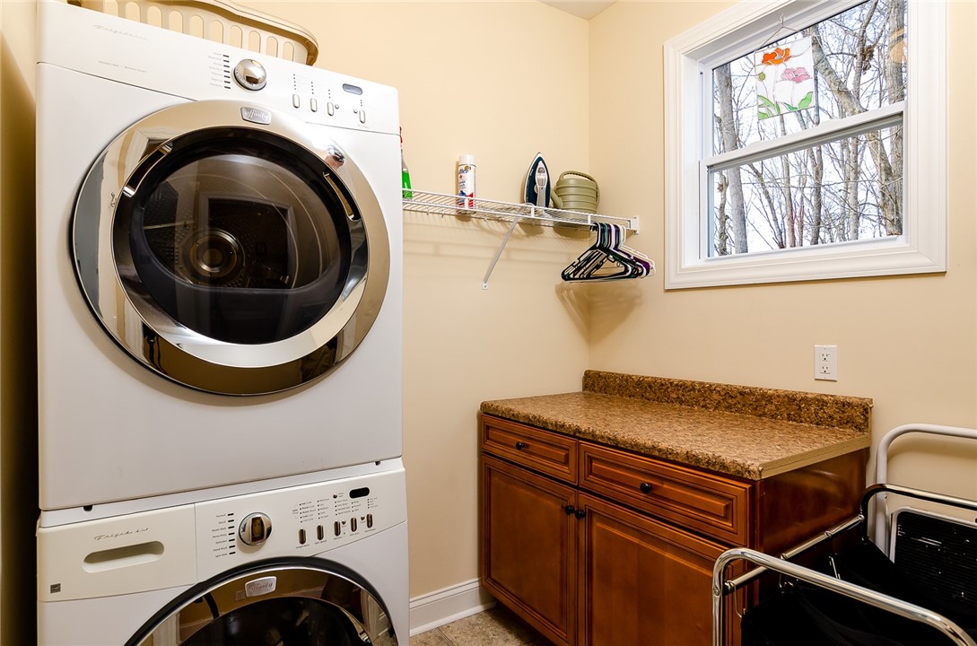 219 North Foxglove Road Westminster, SC 29693 - Photo 23 of 43 Laundry area w/ work space