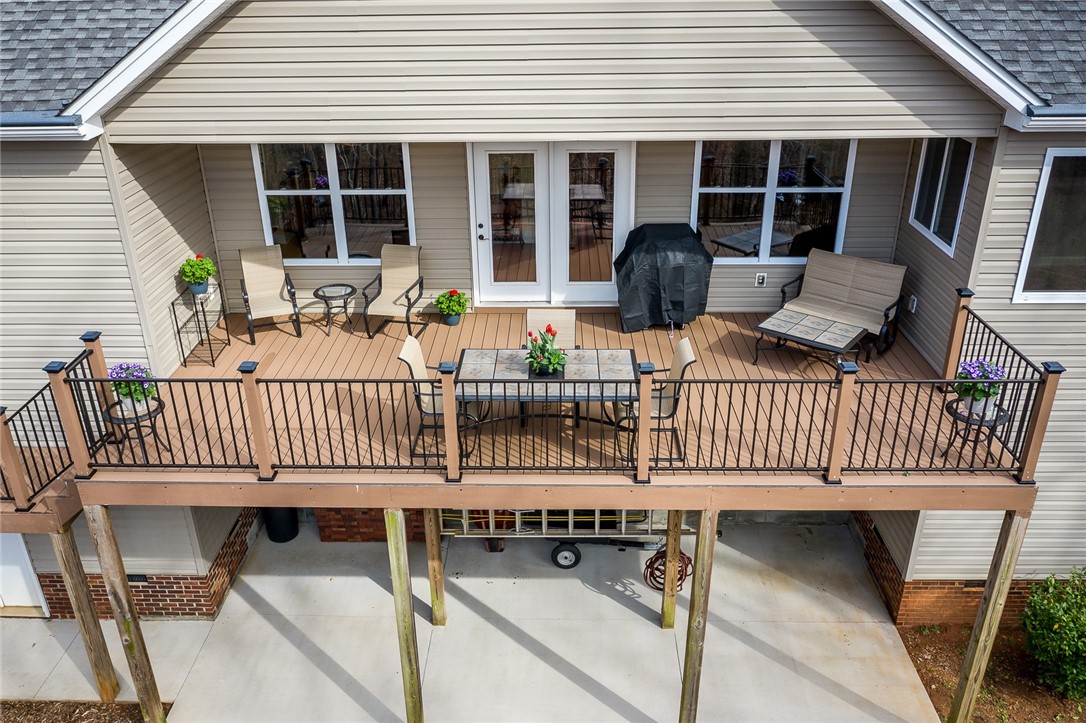 219 North Foxglove Road Westminster, SC 29693 - Photo 24 of 43 Gorgeous outdoor patio made of composite decking f