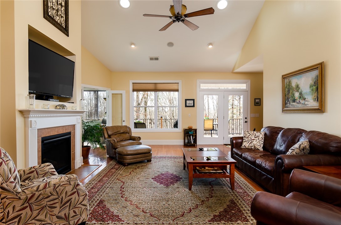 219 North Foxglove Road Westminster, SC 29693 - Photo 9 of 43 Living Room the center of the home!