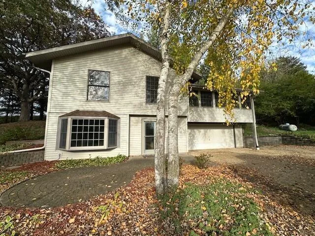 $420,000 | W8908 Highway 18, Oakland, WI 53523