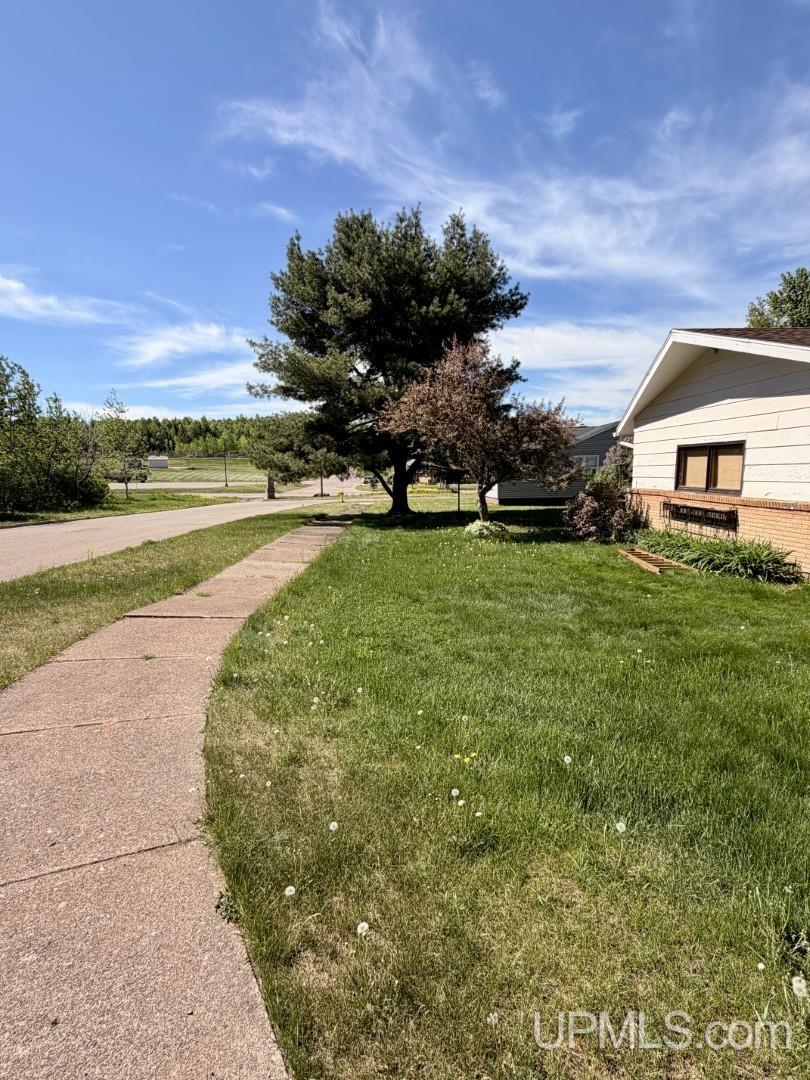 780 White Avenue Ishpeming, MI 49849 - Photo 4 of 37
