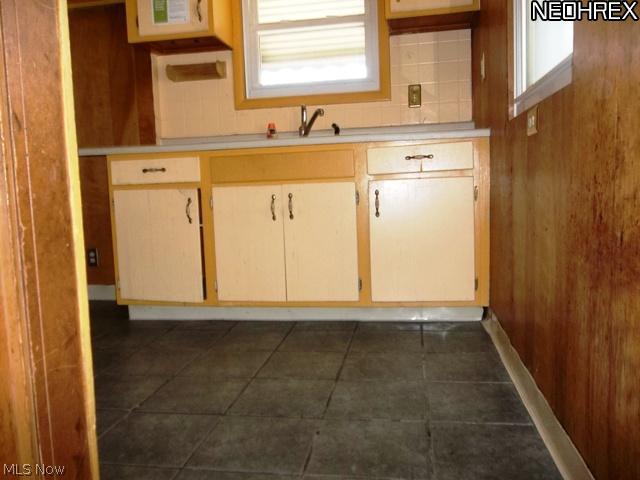 1458 Clearaire Road Cleveland, OH 44110 - Photo 4 of 14 Gallery Image 4