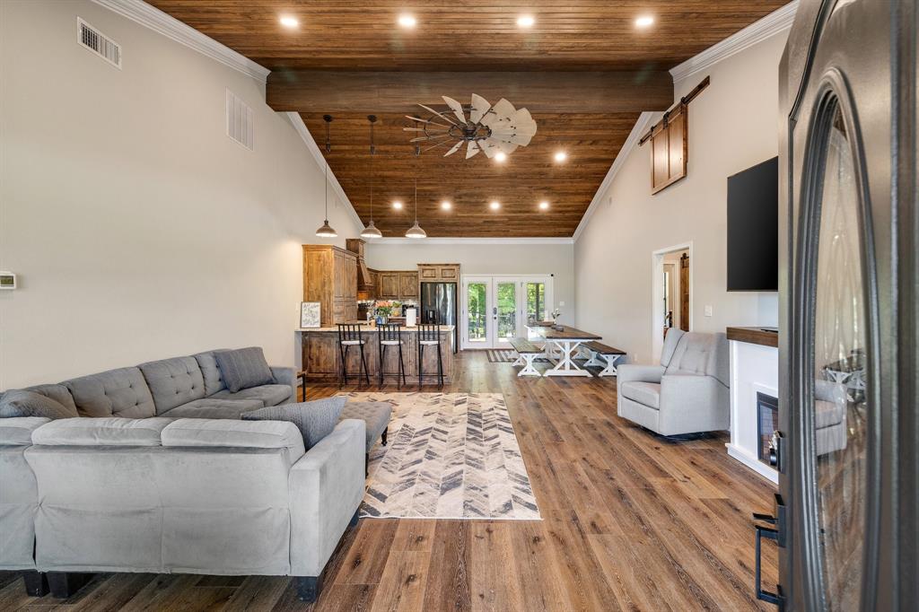 2668 Upper Montague Road Bowie, TX 76230 - Photo 5 of 40 a living room with furniture