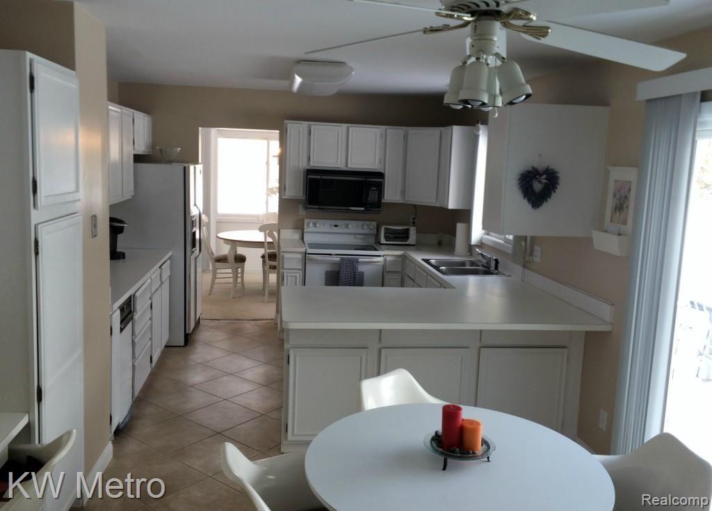 225 West Maryknoll Road Rochester Hills, MI 48309 - Photo 3 of 32